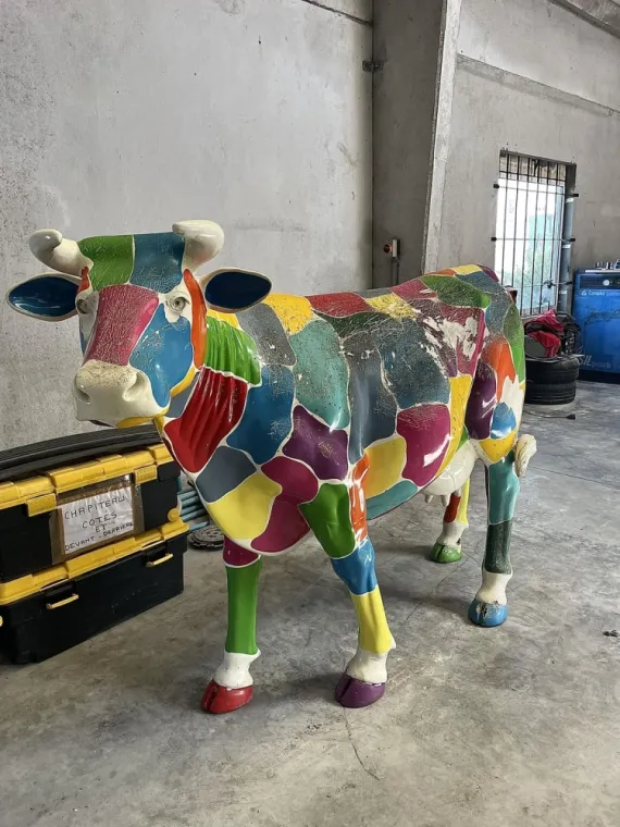 Restauration d'une statue vache à Auchy-lez-Orchies, Mérignies, AFO Carrosserie