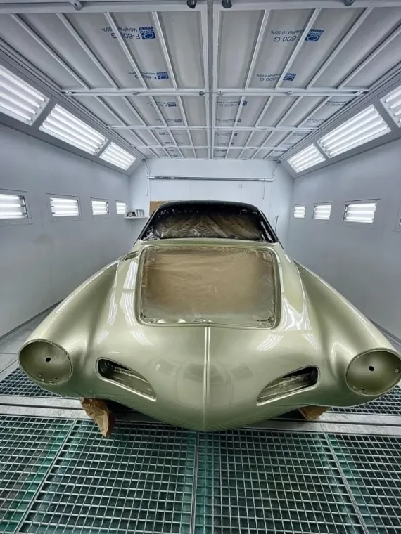 Restauration de Prestige : La Karmann Ghia chez AFO Carrosserie, Auchy-lez-Orchies, AFO Carrosserie