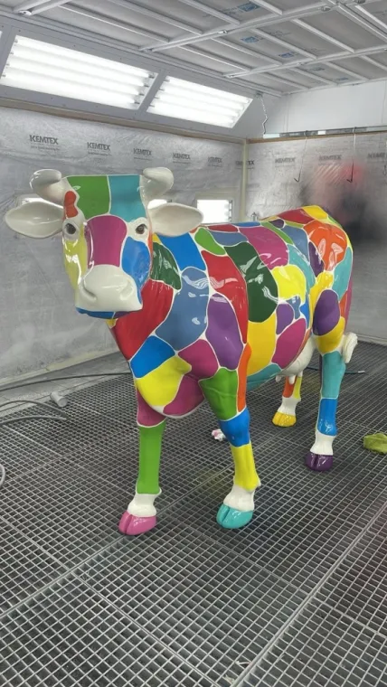 AFO CARROSSERIE Restaure SMARTIES la vache vedette à Auchy lez Orchies , Auchy-lez-Orchies, AFO Carrosserie