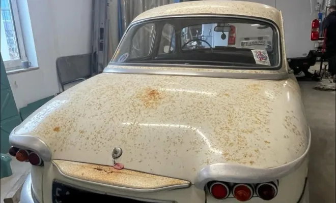 Une panhard PL17 chez AFO Carrosserie !, Auchy-lez-Orchies, AFO Carrosserie
